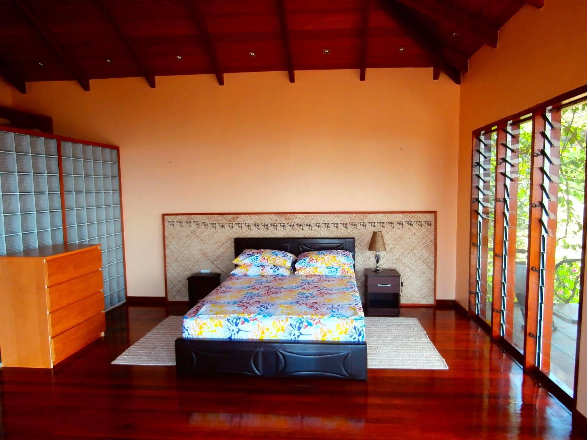 Korovesi Sunshine Villas Savusavu Exteriör bild